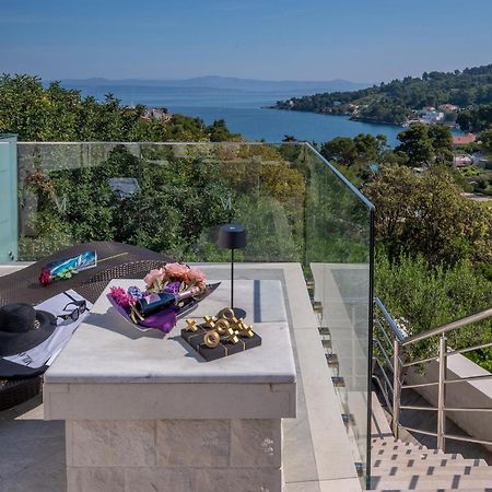 Uniquely Designed Villa Ivana With Outdoor Jacuzzi Nearby The Pebble Banje Beach At The Island Of Solta Rogač Eksteriør billede