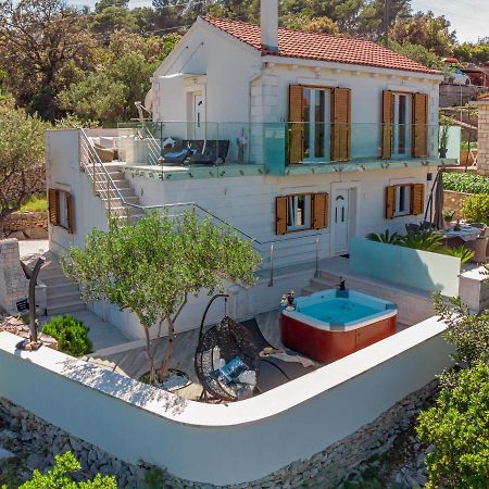 Uniquely Designed Villa Ivana With Outdoor Jacuzzi Nearby The Pebble Banje Beach At The Island Of Solta Rogač Eksteriør billede