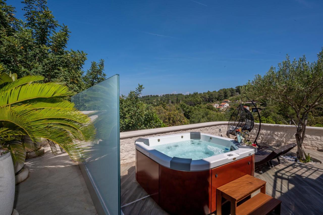 Uniquely Designed Villa Ivana With Outdoor Jacuzzi Nearby The Pebble Banje Beach At The Island Of Solta Rogač Eksteriør billede