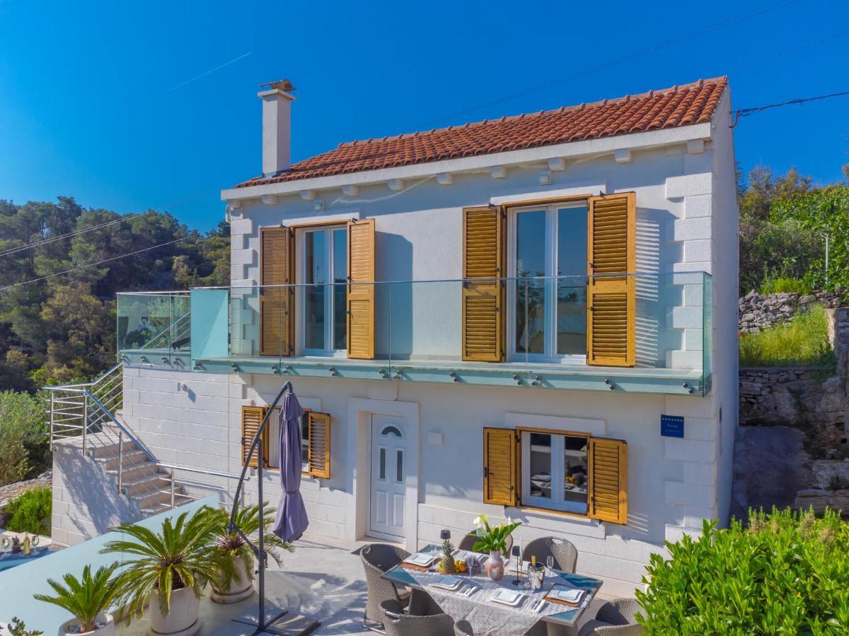 Uniquely Designed Villa Ivana With Outdoor Jacuzzi Nearby The Pebble Banje Beach At The Island Of Solta Rogač Eksteriør billede