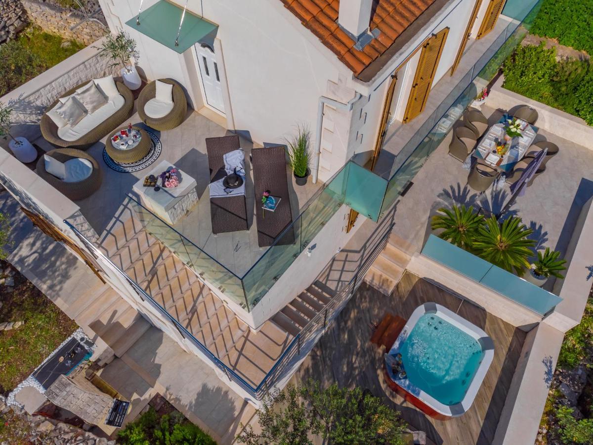 Uniquely Designed Villa Ivana With Outdoor Jacuzzi Nearby The Pebble Banje Beach At The Island Of Solta Rogač Eksteriør billede