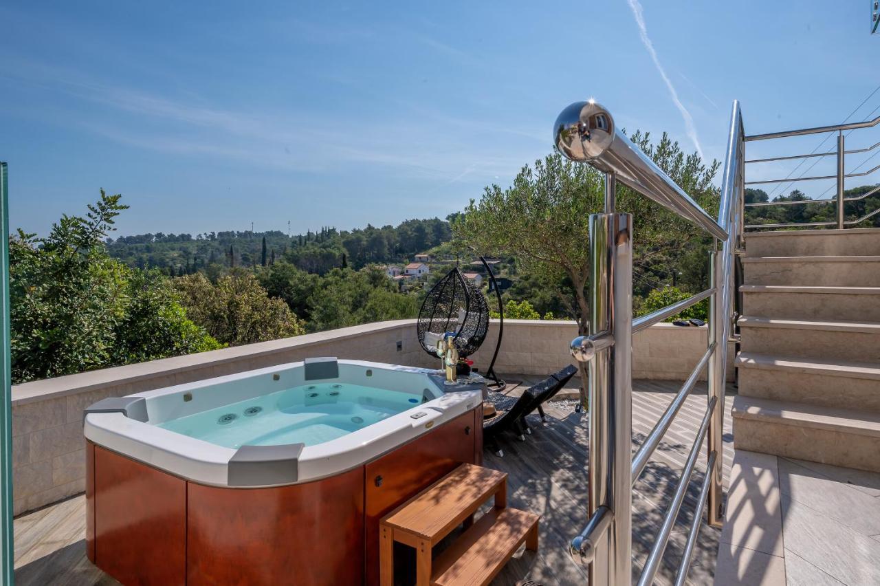 Uniquely Designed Villa Ivana With Outdoor Jacuzzi Nearby The Pebble Banje Beach At The Island Of Solta Rogač Eksteriør billede