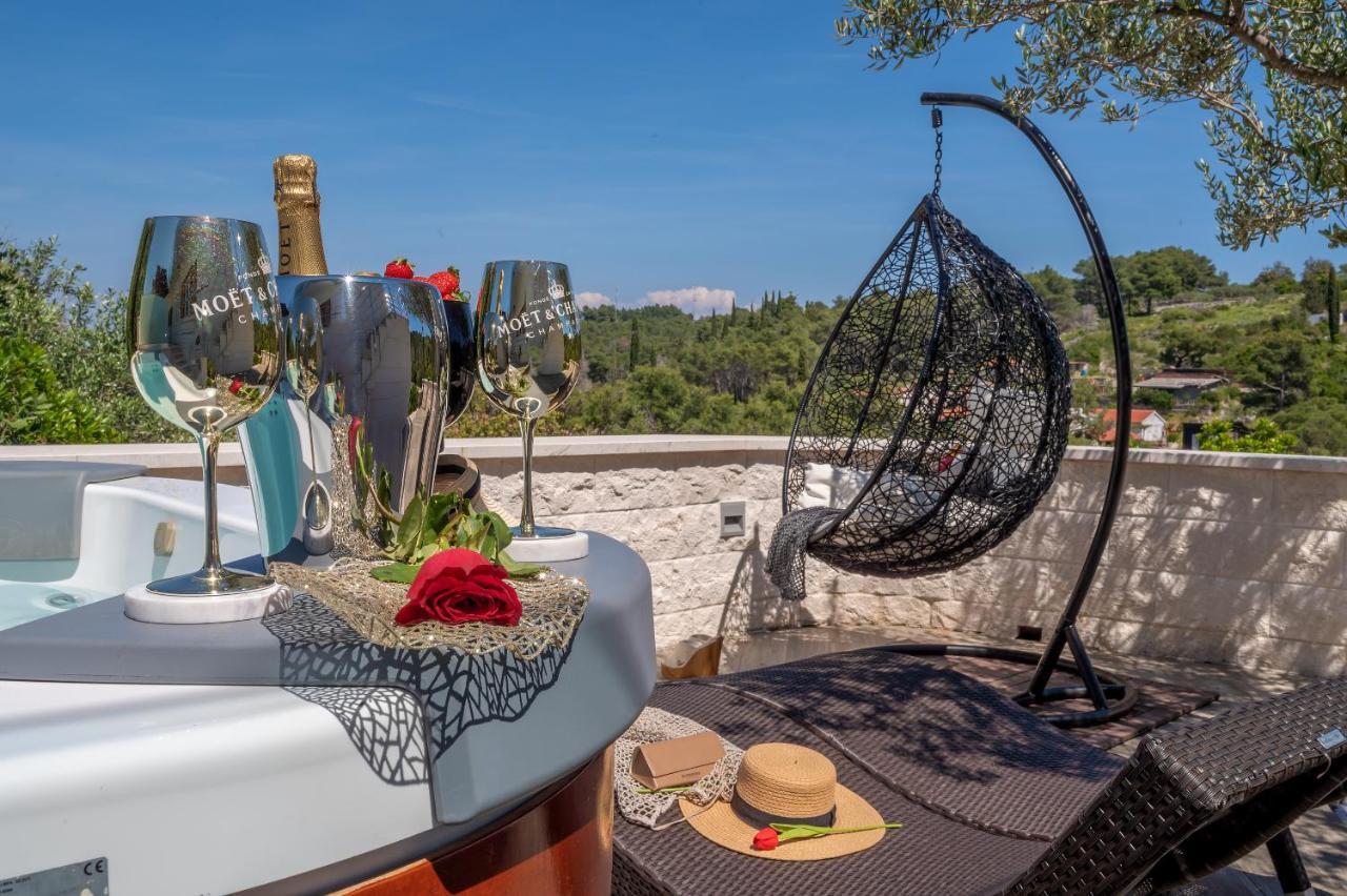 Uniquely Designed Villa Ivana With Outdoor Jacuzzi Nearby The Pebble Banje Beach At The Island Of Solta Rogač Eksteriør billede