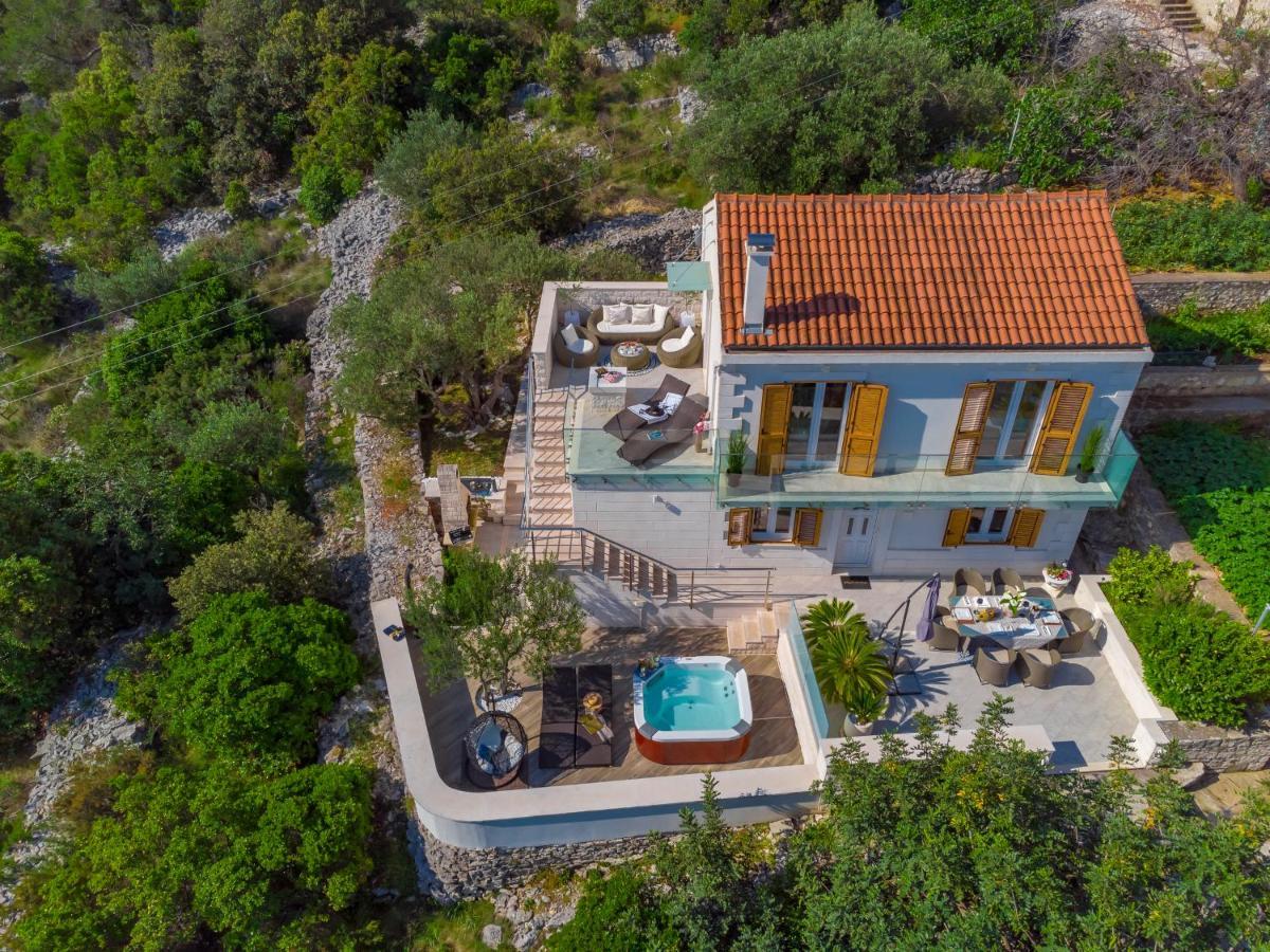 Uniquely Designed Villa Ivana With Outdoor Jacuzzi Nearby The Pebble Banje Beach At The Island Of Solta Rogač Eksteriør billede
