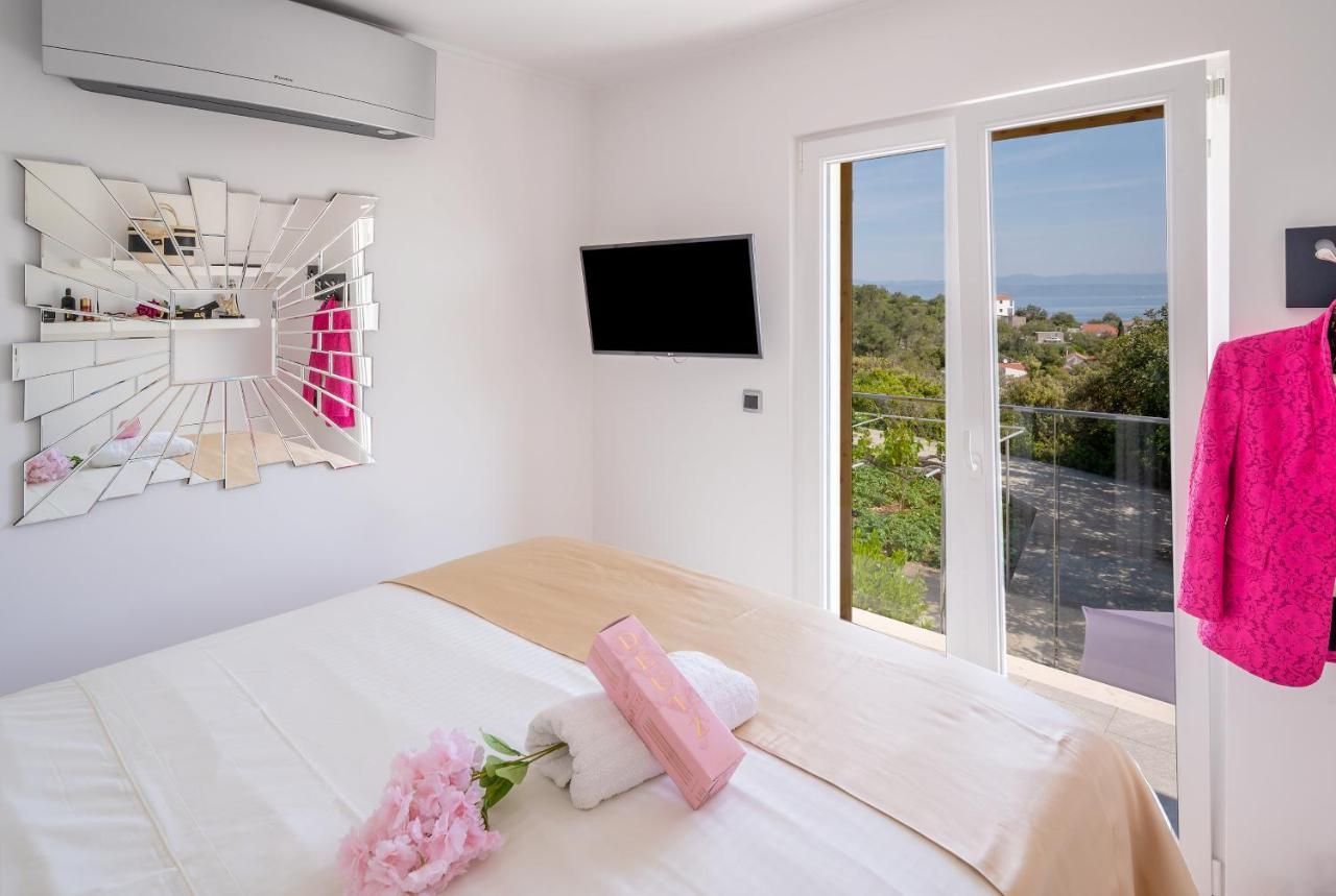 Uniquely Designed Villa Ivana With Outdoor Jacuzzi Nearby The Pebble Banje Beach At The Island Of Solta Rogač Eksteriør billede