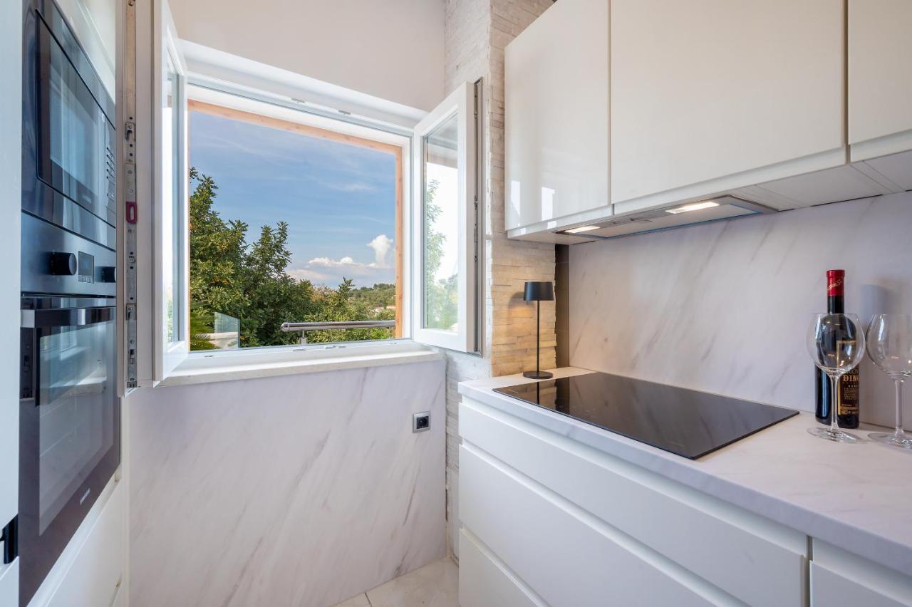 Uniquely Designed Villa Ivana With Outdoor Jacuzzi Nearby The Pebble Banje Beach At The Island Of Solta Rogač Eksteriør billede
