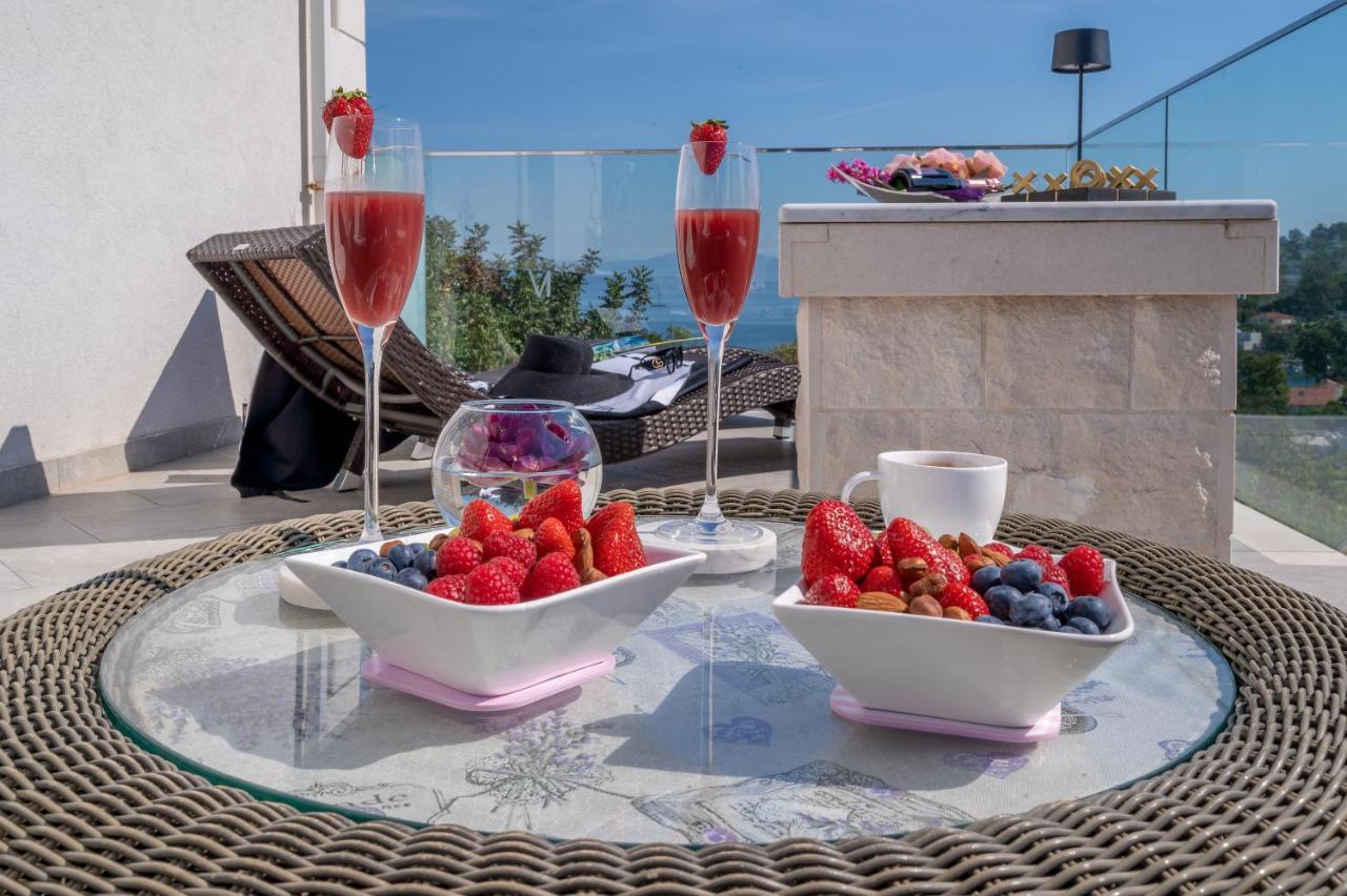 Uniquely Designed Villa Ivana With Outdoor Jacuzzi Nearby The Pebble Banje Beach At The Island Of Solta Rogač Eksteriør billede