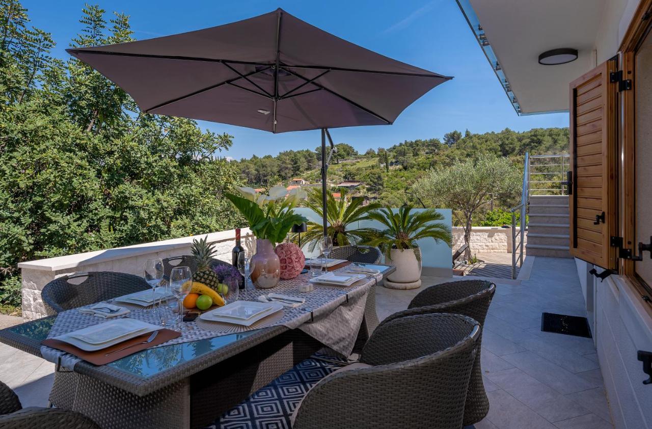 Uniquely Designed Villa Ivana With Outdoor Jacuzzi Nearby The Pebble Banje Beach At The Island Of Solta Rogač Eksteriør billede