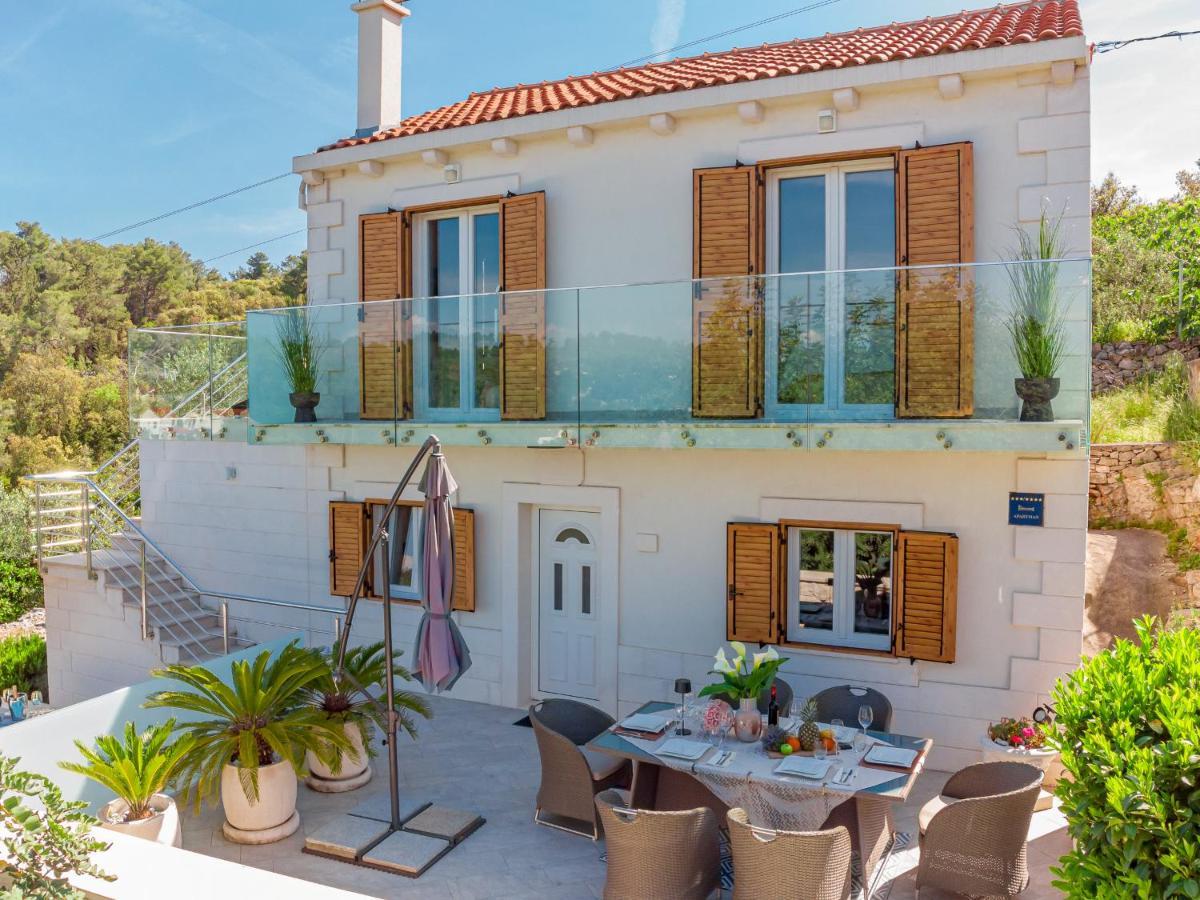 Uniquely Designed Villa Ivana With Outdoor Jacuzzi Nearby The Pebble Banje Beach At The Island Of Solta Rogač Eksteriør billede