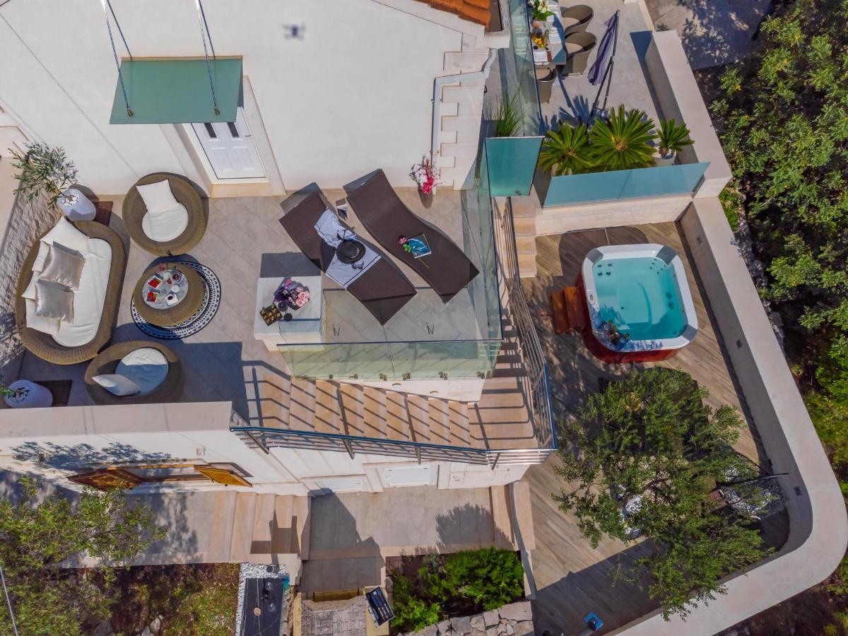 Uniquely Designed Villa Ivana With Outdoor Jacuzzi Nearby The Pebble Banje Beach At The Island Of Solta Rogač Eksteriør billede