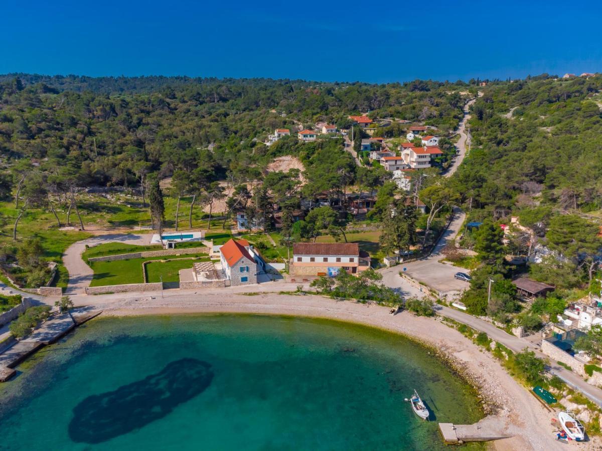 Uniquely Designed Villa Ivana With Outdoor Jacuzzi Nearby The Pebble Banje Beach At The Island Of Solta Rogač Eksteriør billede